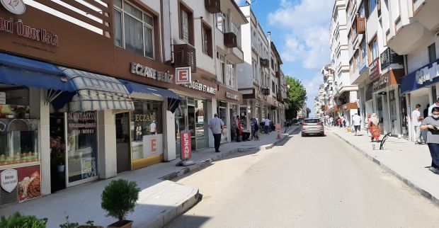 Karamürsel İnönü ve Atatürk Caddeleri yenileniyor